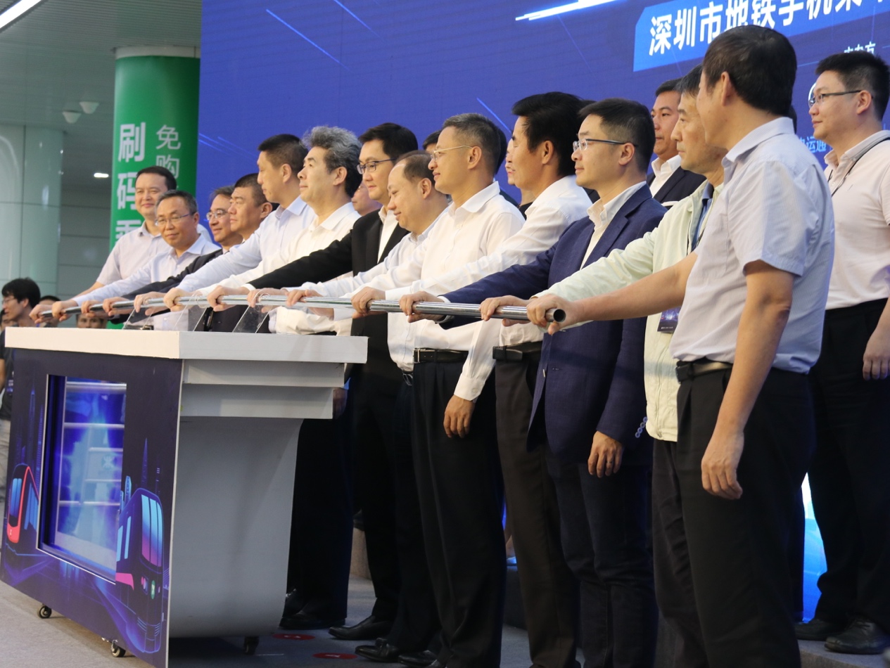 深圳地铁扫码过闸1.jpg